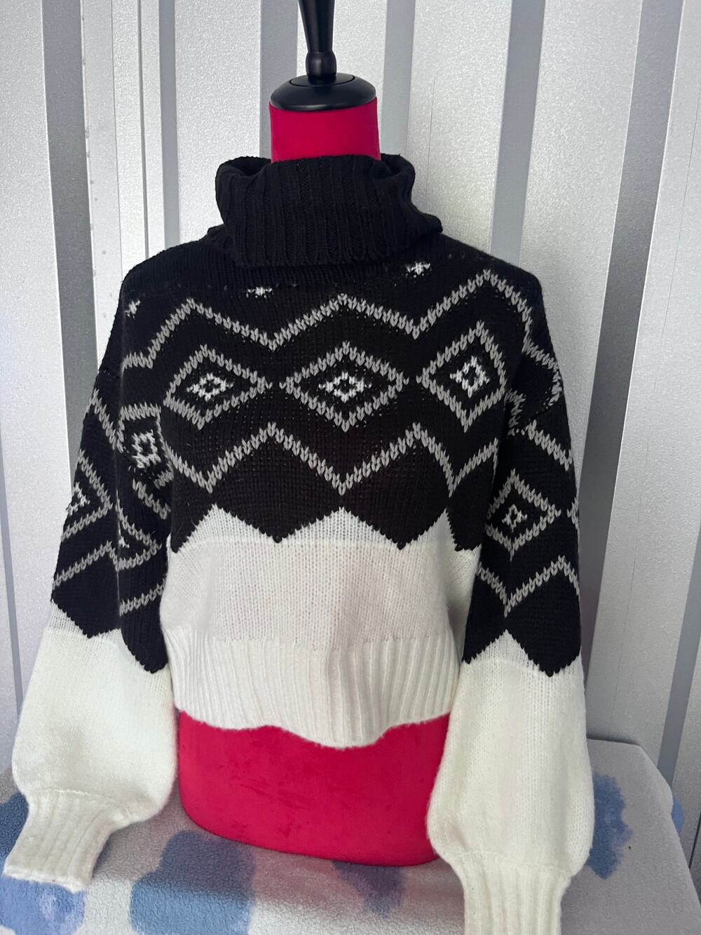 turtle neck black and white